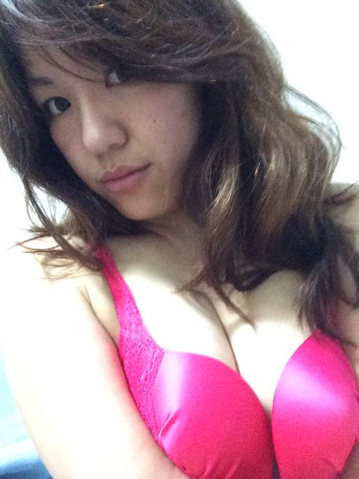 のどがやられましたが、明日は1日loopさん撮影会です(・&omega;・)ノよろしくお願いしまぁぁぁぁす！ http://t.co/S1XGgkZsuR