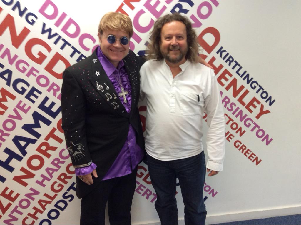 BBCOxford's tweet photo. Paul Bacon @UltimateElton meets @alexthedarklord. He is performing in Ascott under Wychwood tonight http://t.co/6EShmMUxb4