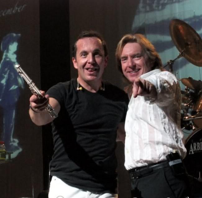 legendofaband's tweet photo. Gordy and Paul on stage with the Moody's 🎹 🎶
#TGIF #Weekend #MoodyBlues http://t.co/tn8GO1coo2