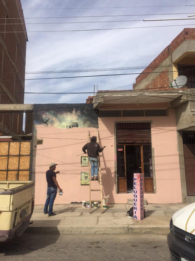 arquitecta's tweet photo. Lo mutante y efímero es lo que me atrae del arte urbano, hoy cubrían esté mural d la #BAU2015 https://t.co/TzOQxZDQtW http://t.co/KI03FTwniB