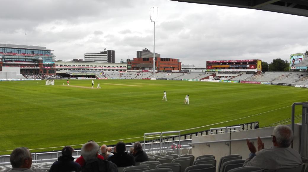 Decent start for <a href="/HaseebHameed97/">Haseeb Hameed</a> in his first <a href="/LancsCCC/">LancsCCC</a> match. Very mature innings, definitely the next <a href="/Athersmike/">Mike atherton</a>!