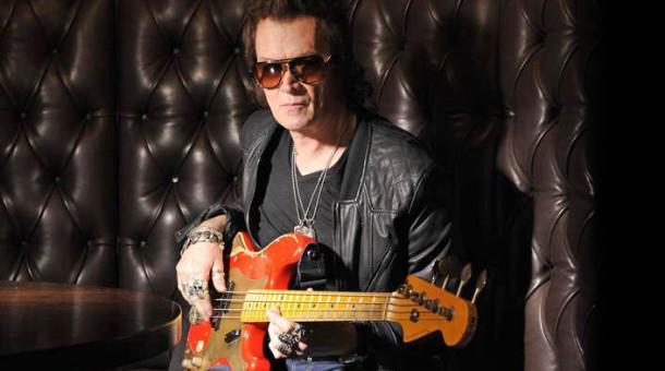 IGuitarMag : We\d like to wish glenn_hughes a very happy birthday! 