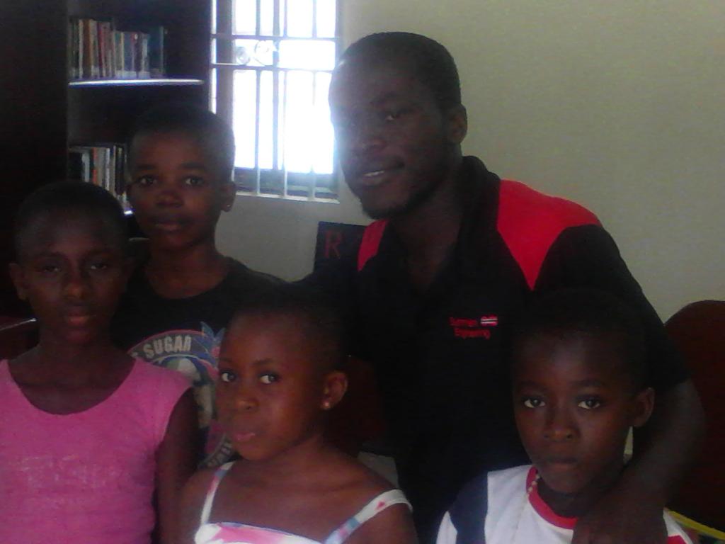 BRichsun's tweet photo. 2day @ d Prestea Community Library with these future leaders @LitConnectsAZ @AfricaLibraryP @ReadaBookGH #theycanread http://t.co/Zgf6fga5Ls
