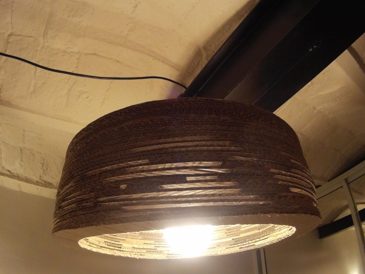 ArqBeGreen's tweet photo. #BuenViernes Les presentamos la KartonLamp #lampara colgante de #cartón #reciclemos --> http://t.co/RMeKyItNtX <-- http://t.co/UT73FrAQHp
