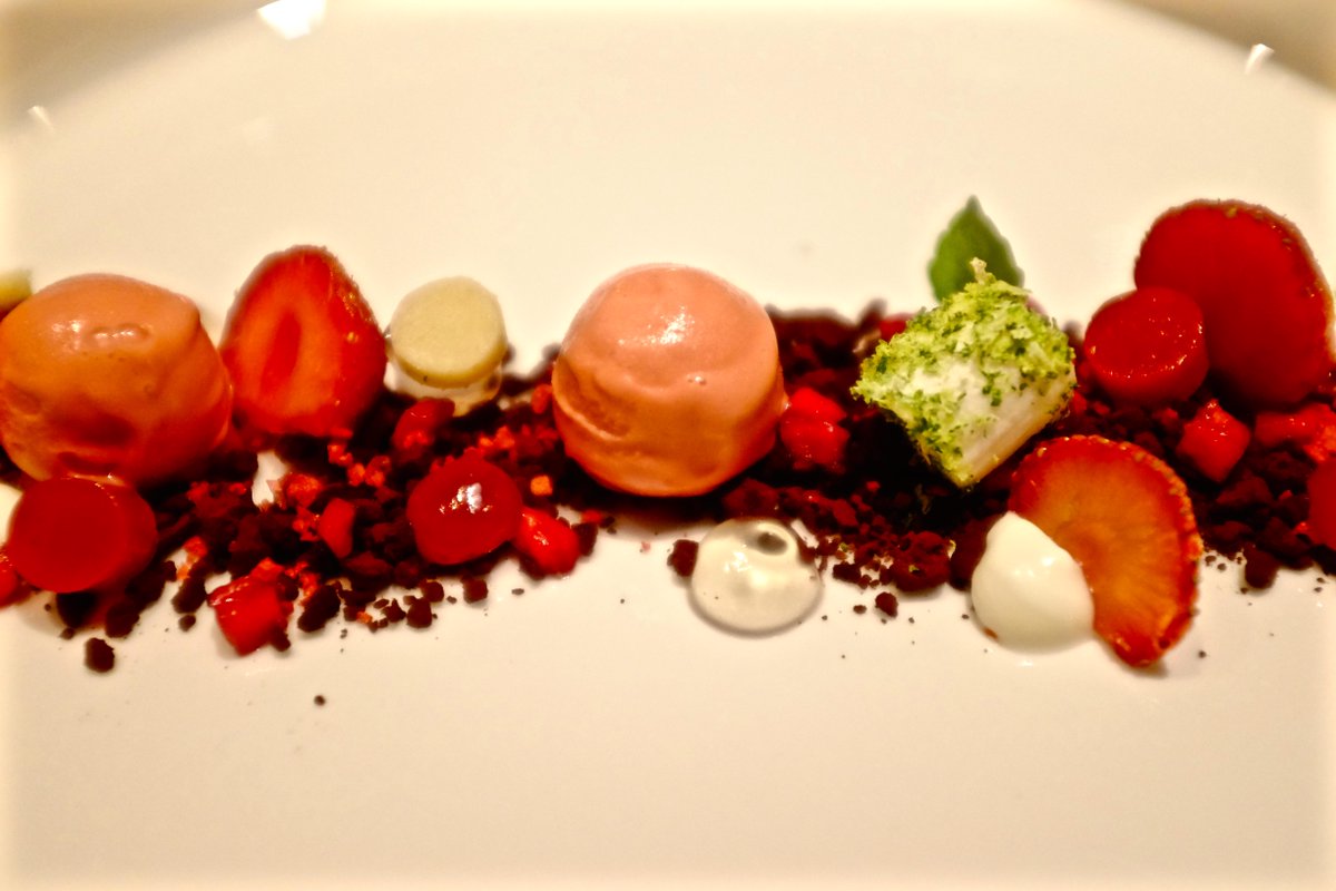 shootingpic's tweet photo. Wall to wall fun in @Berlin @VOLT with great food and drink it's not to be missed! http://t.co/qmXODta5Qx #uber http://t.co/9SRqCBqsTd