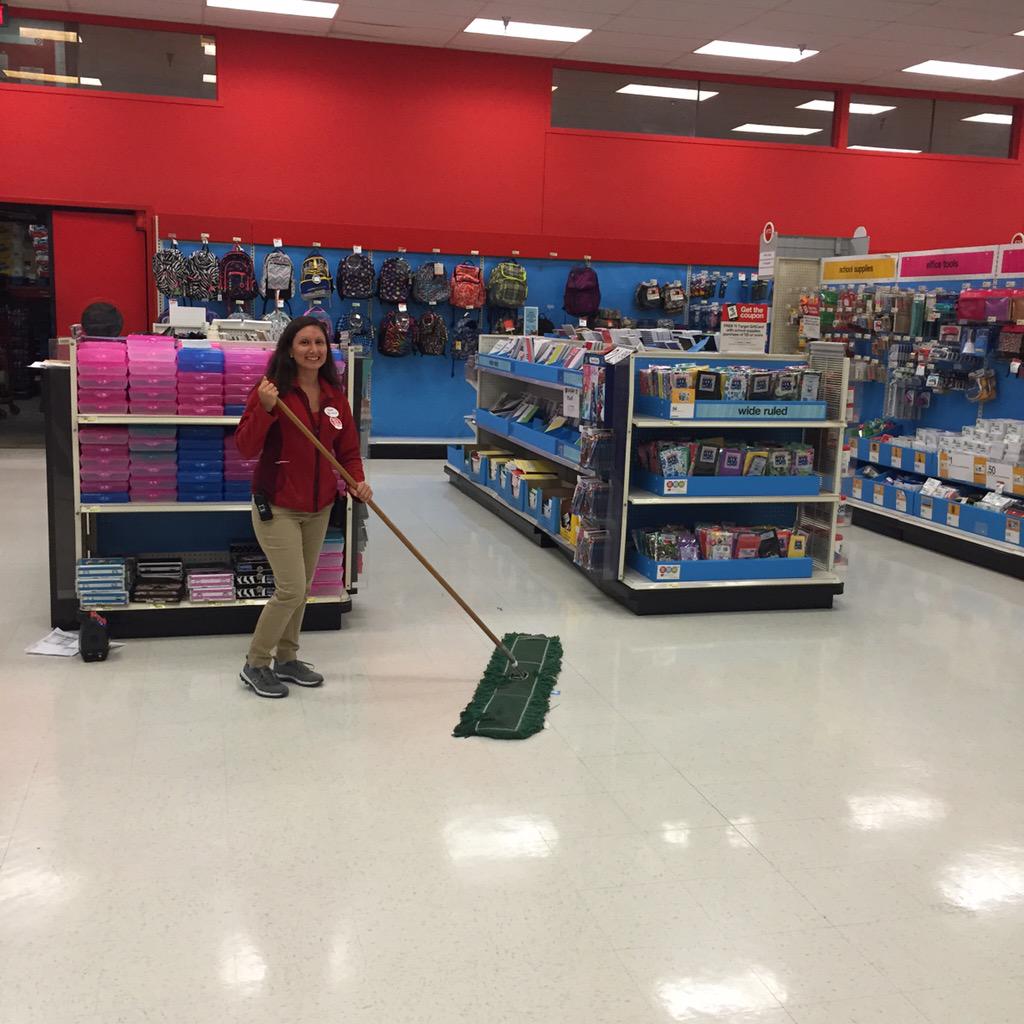 Cleaning a bottom department at T0082 to drive sales! #grababroom #G196TidalWave @rankin_logan