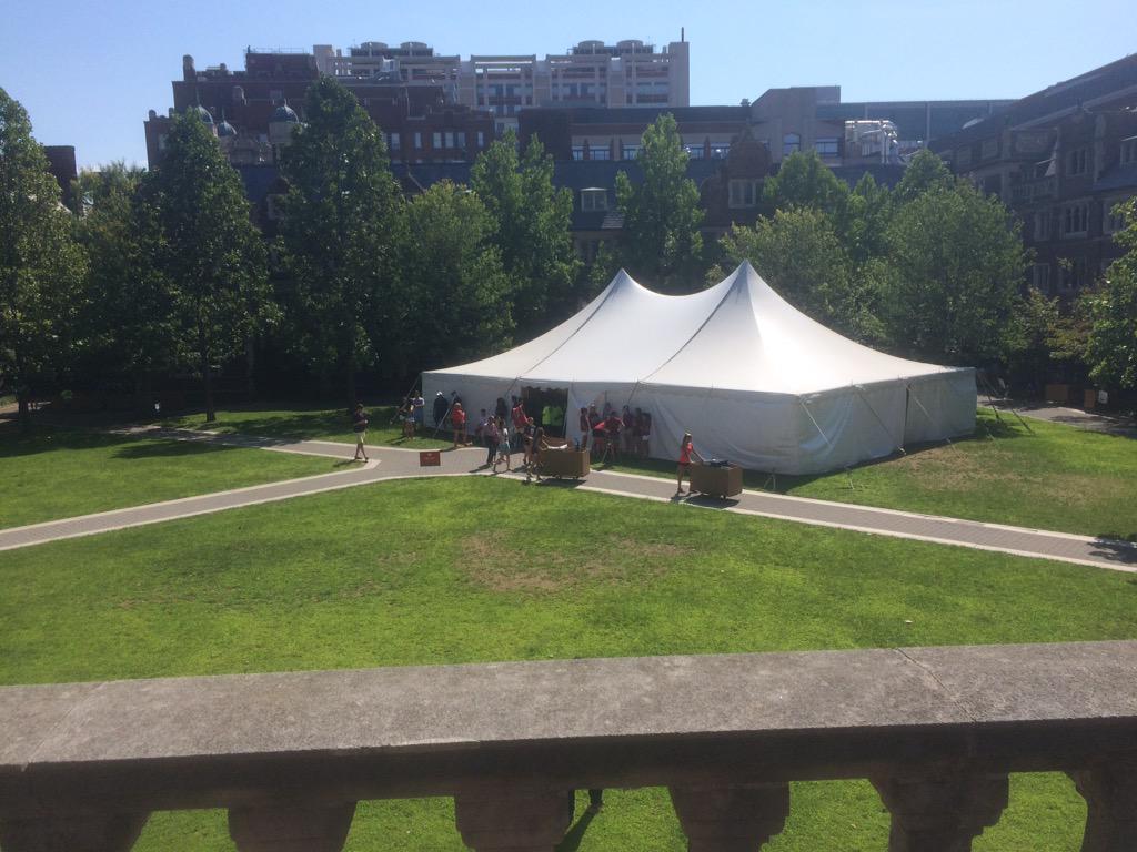 PennWBB's tweet photo. What a great day to be a Quaker😃❤️🏀 #PennMoveIn #Welcome2Penn #OneMore2Go http://t.co/yVNsu4zk1y