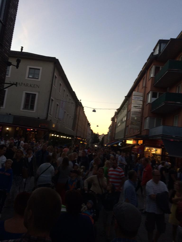 mikehelber16's tweet photo. Ingen vanlig fredag kväll i Lkpg. Bra jobbat @MuharremDemirok, @christiangu, @AtThoren #stadsfest http://t.co/FLsJuMF4Xs
