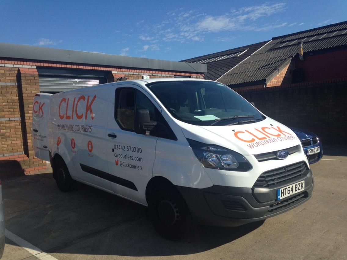 Clickcouriers's tweet image. Blue skies and blazing hot in sunny Slough