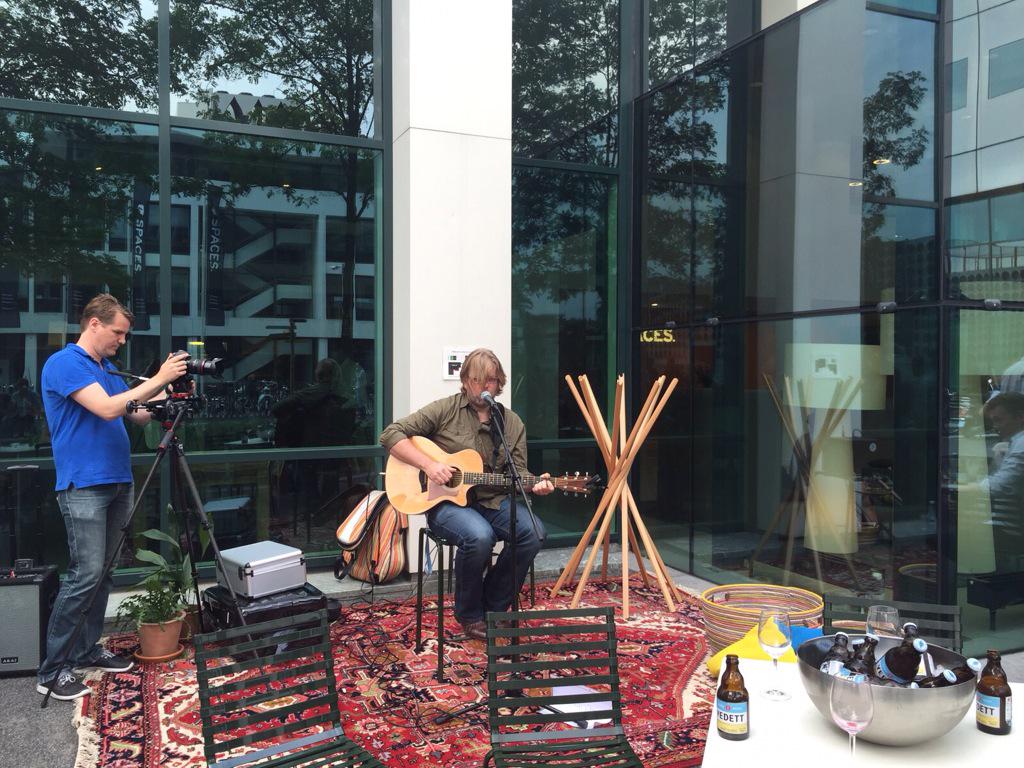spacesworks's tweet image. Live music and #freebeer @vedett what more could you want on a Friday at #spaceszuidas?