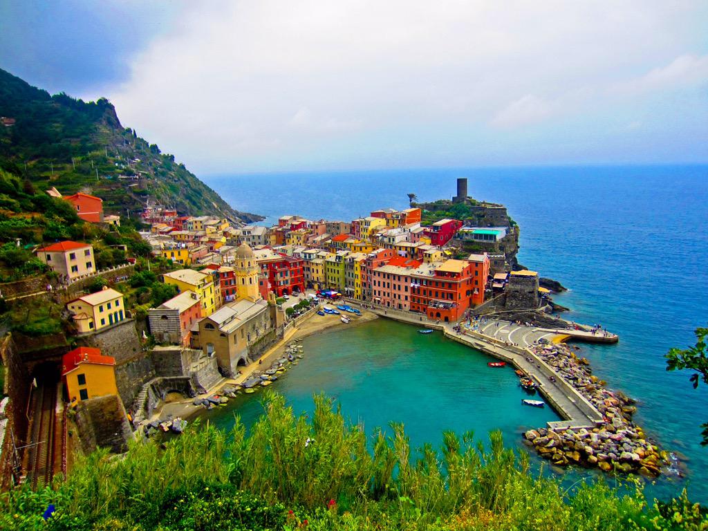 CouchSurfer_'s tweet photo. The #CinqueTerre in #Italy sure is beautiful! #couchsurfing has its perks! #WorldTravler http://t.co/0dgTLQ5bib