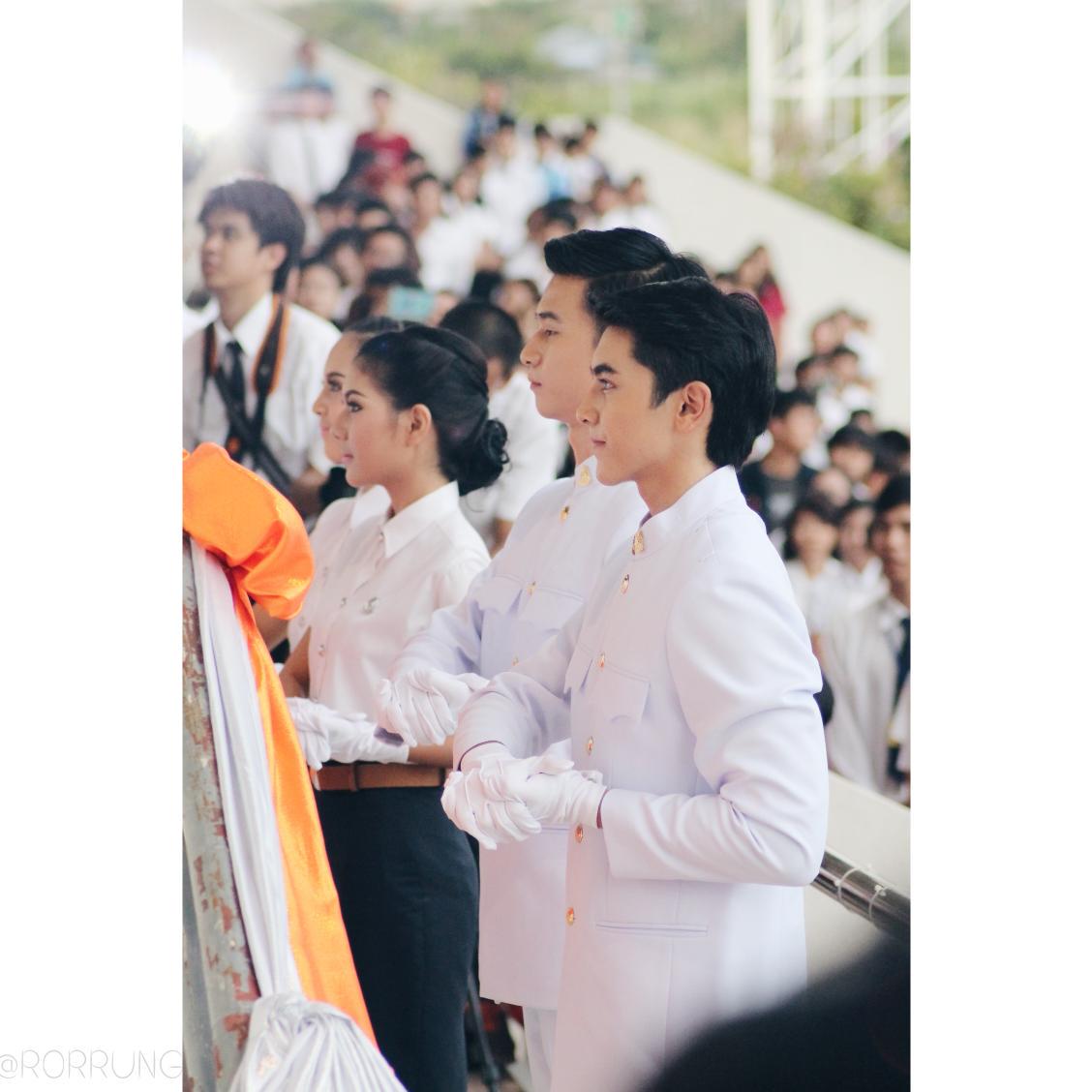 RORRUNG_'s tweet photo. สมกับเป็นเดือนสถาบันจริงๆลูกเอ้ยยยยยยยย><~
พิธีมอบเนกไทและเข็ม #๒๑.๘.๕๘
#ลูกพระจอม #ทีมลาดกระบัง #KMITL #hellokmitl http://t.co/1zccWo8WsM