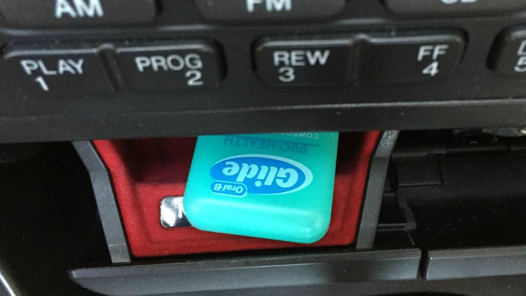 OralB's tweet image. Retweet if you keep floss in your car, just in case …