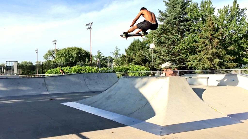 ricky_nunn's tweet photo. ReachForTheSky!! #skateboarding @nikesb #FlyAway @familiask8shop 🆙✈️ http://t.co/VnzzQNaTUA