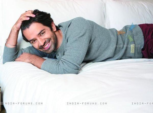 Happy Birthday Barun Sobti !!! Lots of love and kisses 