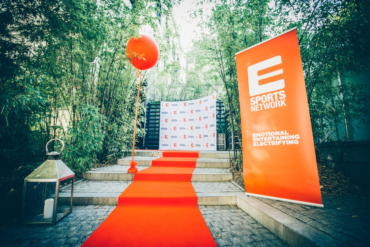 Rode loper: check!
Led Bracelets: check!
Gasten: onderweg!
Volg ons launch event hier vanavond mee. #ElevenBE