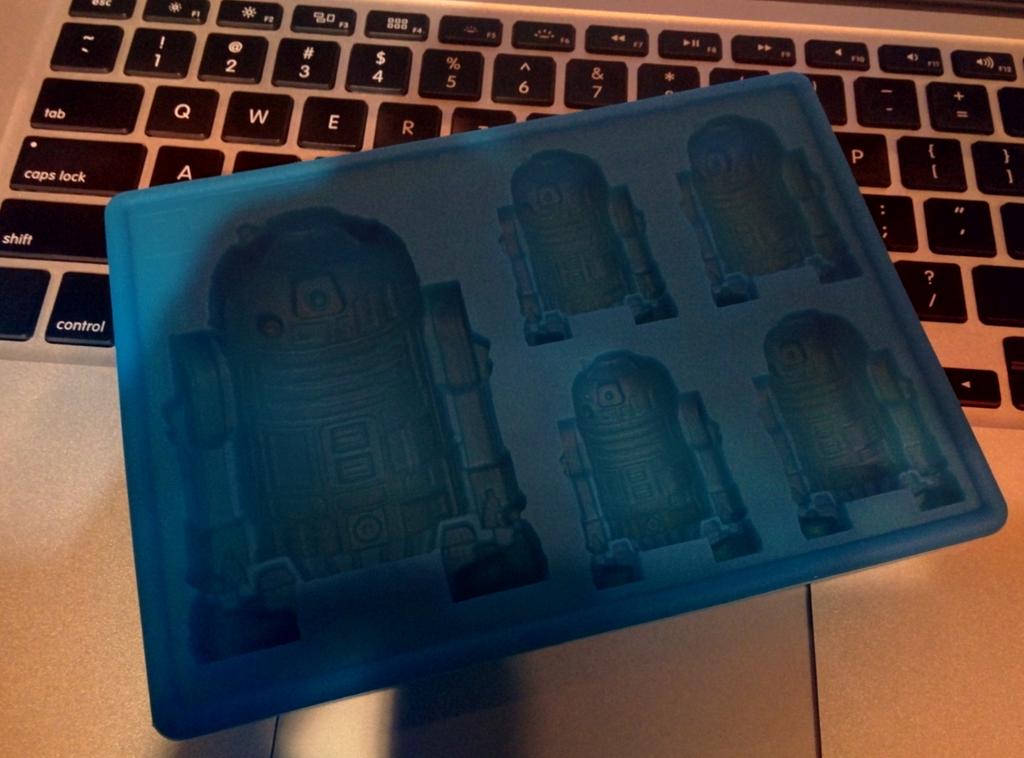 _waggles's tweet photo. I just won r2 ice cubes at #MadPlusRuby ! http://t.co/NnJMxddmHh