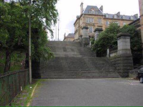 AltRealityTour's tweet image. GLASGOW! Tonight 7pm, join @JosieLong &amp;amp; @gracepetrie in Glasgow here (park circus steps behind kelvingrove park) FREE