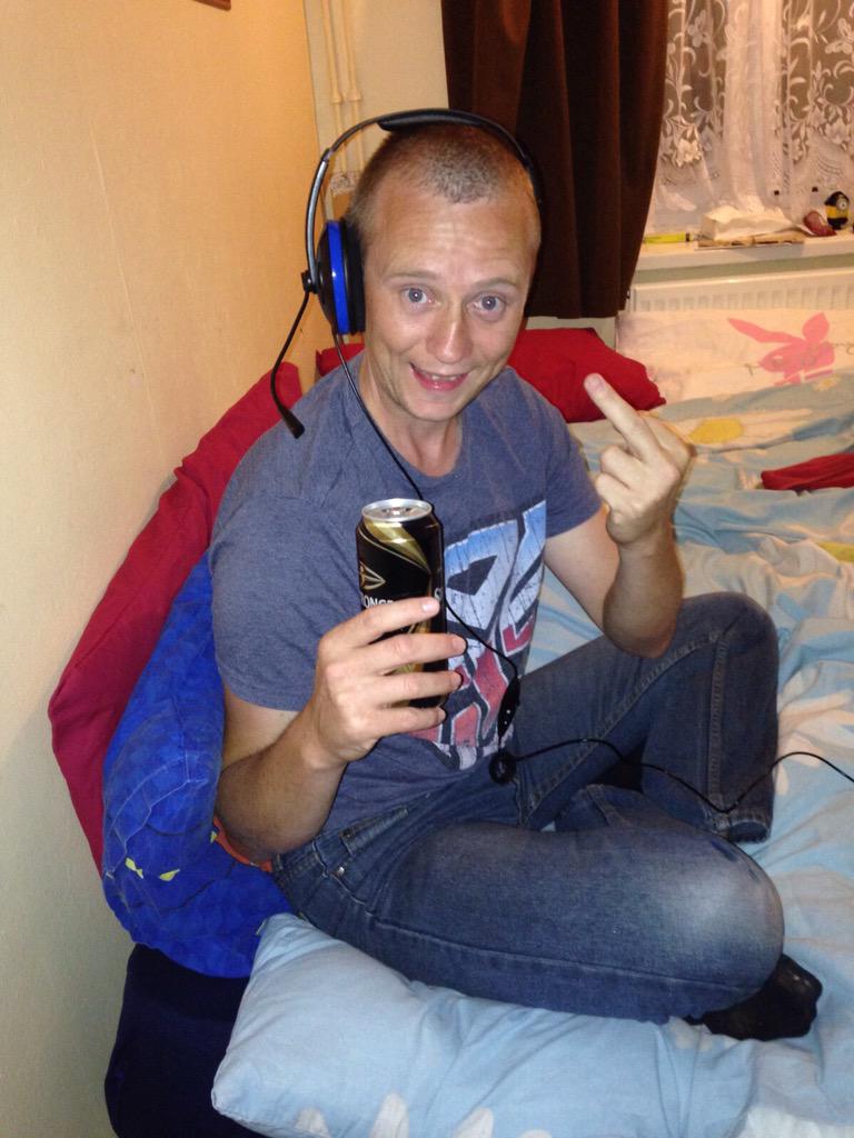 lee_fuzzynutz tweet picture