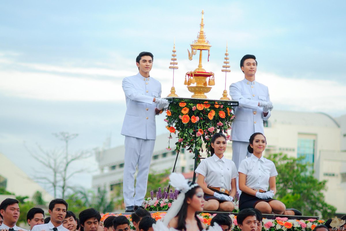 alphataira's tweet photo. One time| พิธีประดับไทติดเข็มพระจอมเกล้าลาดกระบัง 2015 #ทีมลาดกระบัง #ลูกพระจอม #hellokmitl #KMITL http://t.co/6EOroAY6ZQ
