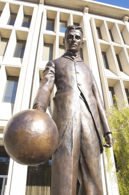 Whalewatchmeplz's tweet image. This sculpture of Nikola Tesla radiates free WiFi and houses a time capsule to be opened on January 7, 2043.
