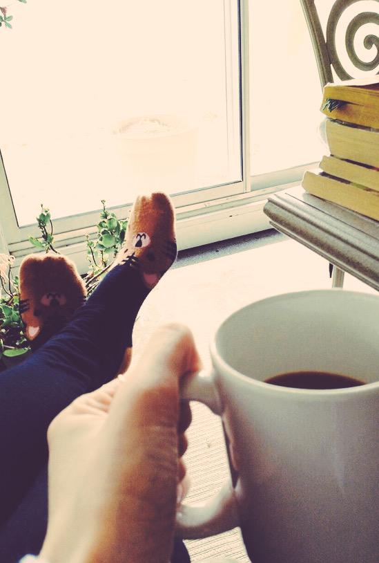 Lindseyyluhoo's tweet photo. Better now☕️☔️ #foxysocks http://t.co/HigVG2bJdB