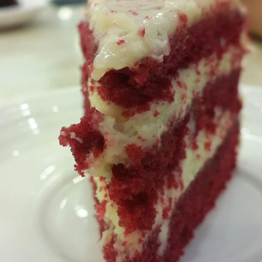 subhamita's tweet photo. Rendevouz with #redvelvetpastry @ps1itsme we did it @JusF00dPorn @FoodBloggerAI @mumbaifoodfreak @itsmumbaifoodie http://t.co/dCOXhRSGpw
