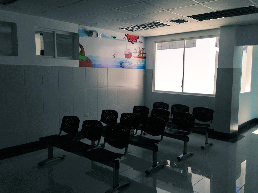 GoberManabi's tweet photo. "Estamos inaugurando el Centro de Salud #ElAromo, con equipos de punta y talento humano comprometido" VP @JorgeGlas http://t.co/EUyq1eivgX