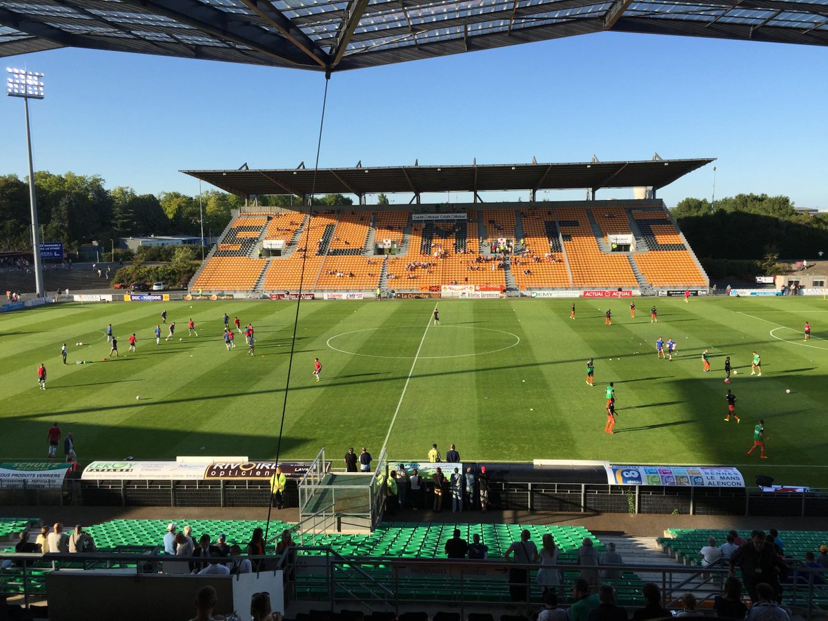 4eme Journée : Laval - Red Star  CM8xL2pWEAAYXbk