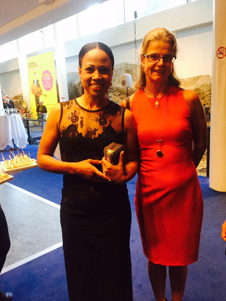 Berwaldhallen's tweet image. Nyss innan galaföreställning #sr90 börjar. Kulturministern m vår konserthuschef @WessmanHelena @sverigesradio