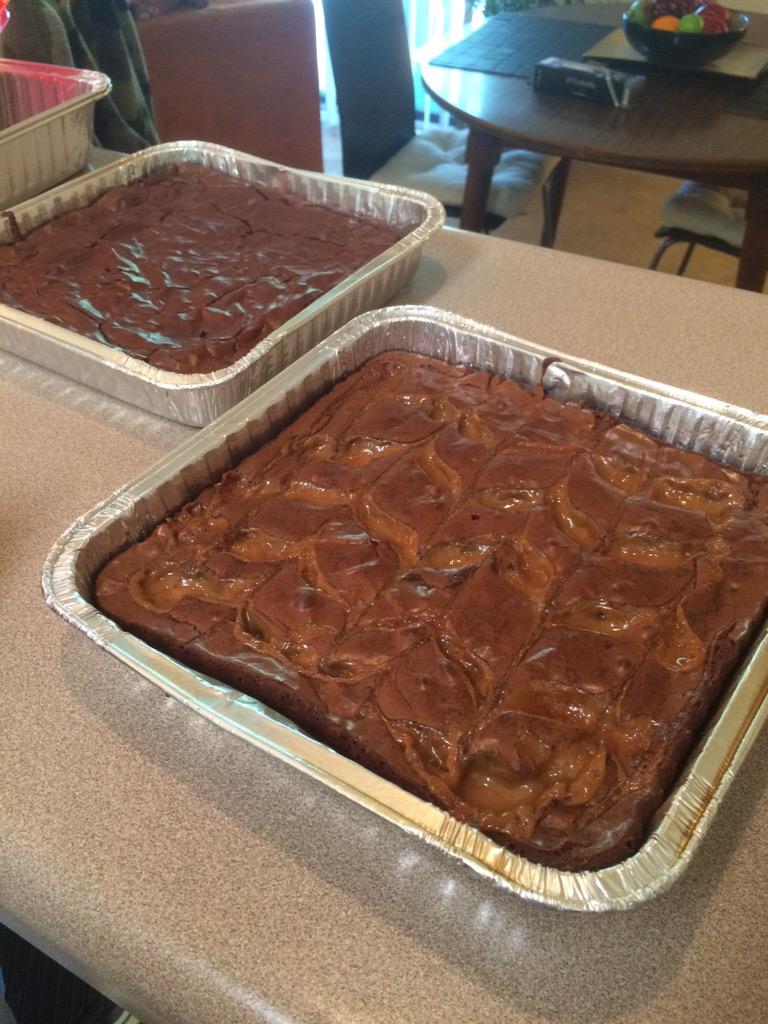 SHEBakesDMV's tweet photo. Seeing doubles. Chocolate w/California Walnuts and Caramel Laced Brownies. #SHEBakes #DMV #omgshebakes http://t.co/3orl8VNH9z