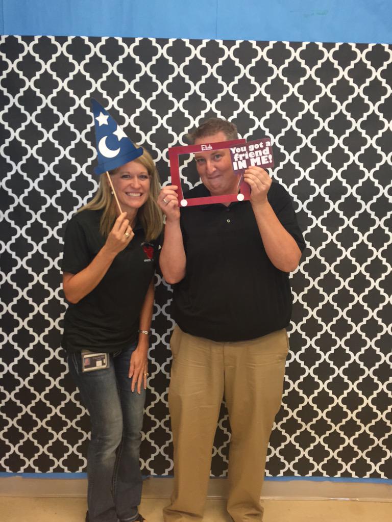 CISDWalker's tweet photo. @CISDWalker Fun in the photo booth. #2distinctions #walkerrocks http://t.co/jA8dZaioEb