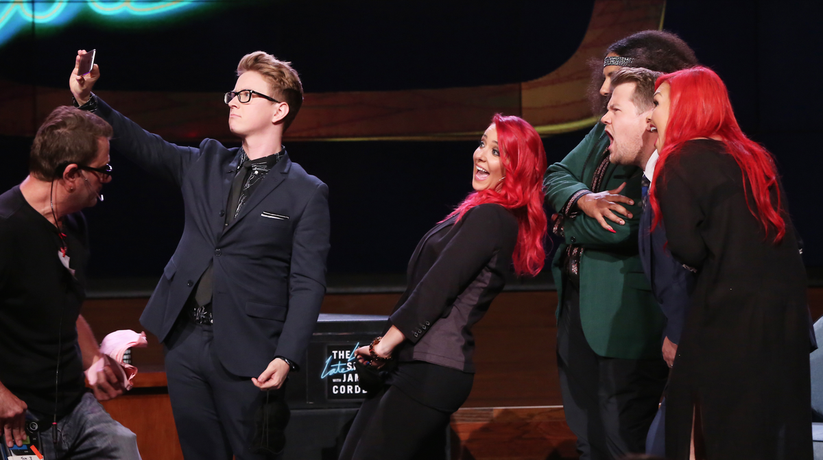 latelateshow's tweet photo. Our #LLSYouTube episode kicks off in just a few hours! 

But first... http://t.co/1F1hxE4zcq