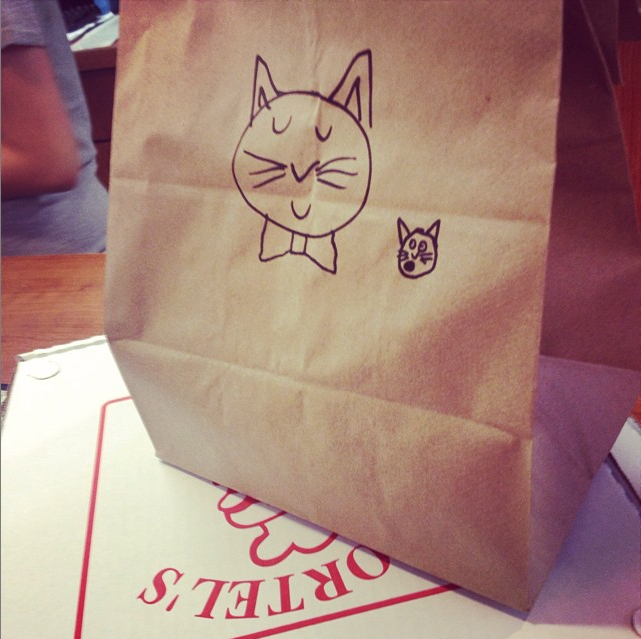 FortelsPizzaDen's tweet photo. Do you need a pizza right meow? http://t.co/k8rZxabBj5