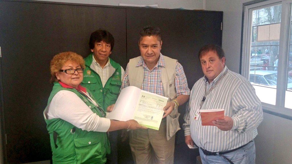 marianodeluismx's tweet photo. #Feson promoviendo la afiliación y reafiliación 📝 al seguro popular 🏪 en Naucalpan @eruviel_avila @cesar_gmonge 👏👍 http://t.co/3QSMLxVFJk
