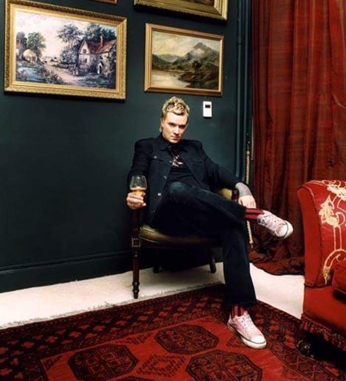 Happy birthday to my idol, Liam Howlett! The guy behind ! 