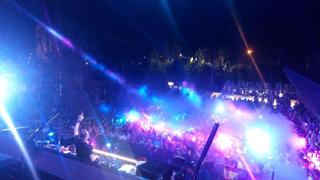 nickyromero's tweet photo. Gracias Valencia! @FalkataGandia http://t.co/85KOrCiOi0