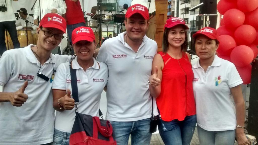 julicami2184's tweet photo. Que gran movimiento Ibaguereño en este gran lugar! @jaramillotolima http://t.co/tl5uVdVFuR