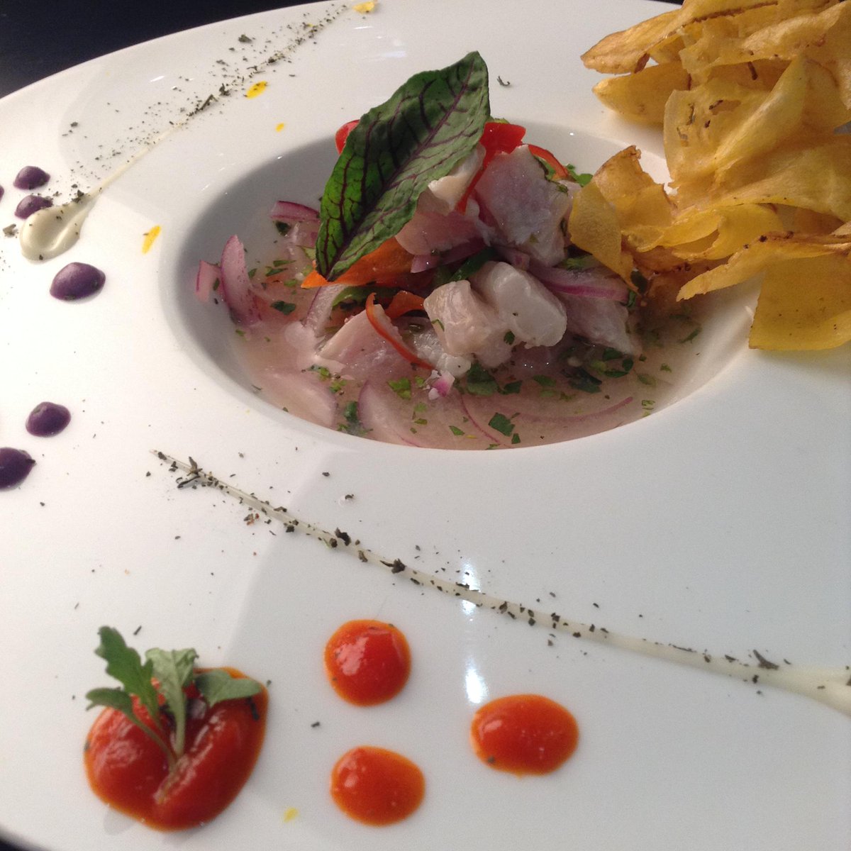 CieloRestoBar's tweet photo. #DeEntrada recomendamos nuestro clásico ceviche tradicional elaborado con dados de róbalo y el toque de la casa. http://t.co/0qfJgYws6B