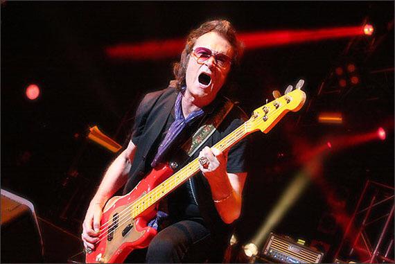 Happy birthday to one of the most legendary bass players and frontmen in rock history: Mr Glenn Hughes! 