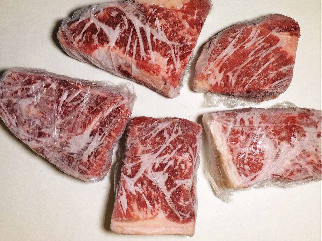 TheGenYKitchen's tweet photo. Inspired by @TestKitchen and *science* we cook our steaks from frozen. http://t.co/vPyQ15Rrye http://t.co/IBWv8Jtv21