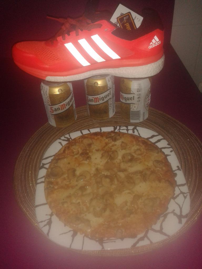 Avituallamientos preparados.Noche de  maraton.prox avituallamiento xa celebrar el billete para rio de <a href="/C_Castillejo/">Carles Castillejo</a>