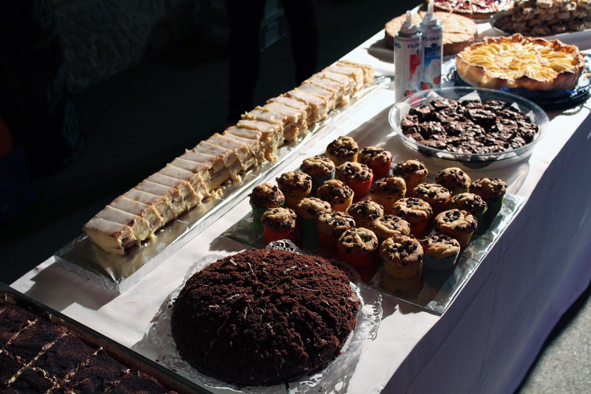 Mattenbach's tweet photo. Ein #Dessertbuffet darf an einem #Sommerfest nicht fehlen. Unsere Mitarbeiter haben gebacken, Cremes gerührt, mhhhh.. http://t.co/hfNgLWK1O3