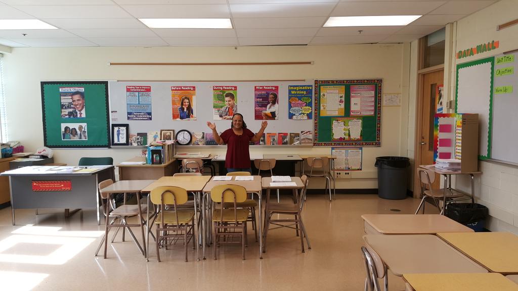 danezdana's tweet photo. Ms. Williams is ready!!!! Go Lang. Arts!!!!! @WoodlawnMS http://t.co/rDxioEnZvE