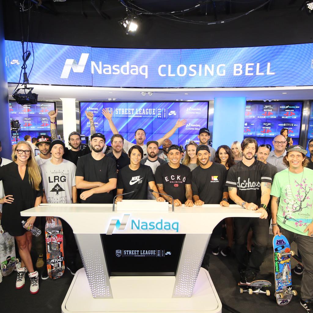 NasdaqExchange's tweet photo. .@streetleague rings the @Nasdaq Closing Bell with @sean_malto! #StreetLeague #SLSonFOX @foxsports1 @ChrisCobraCole http://t.co/6jPPhMGNf2