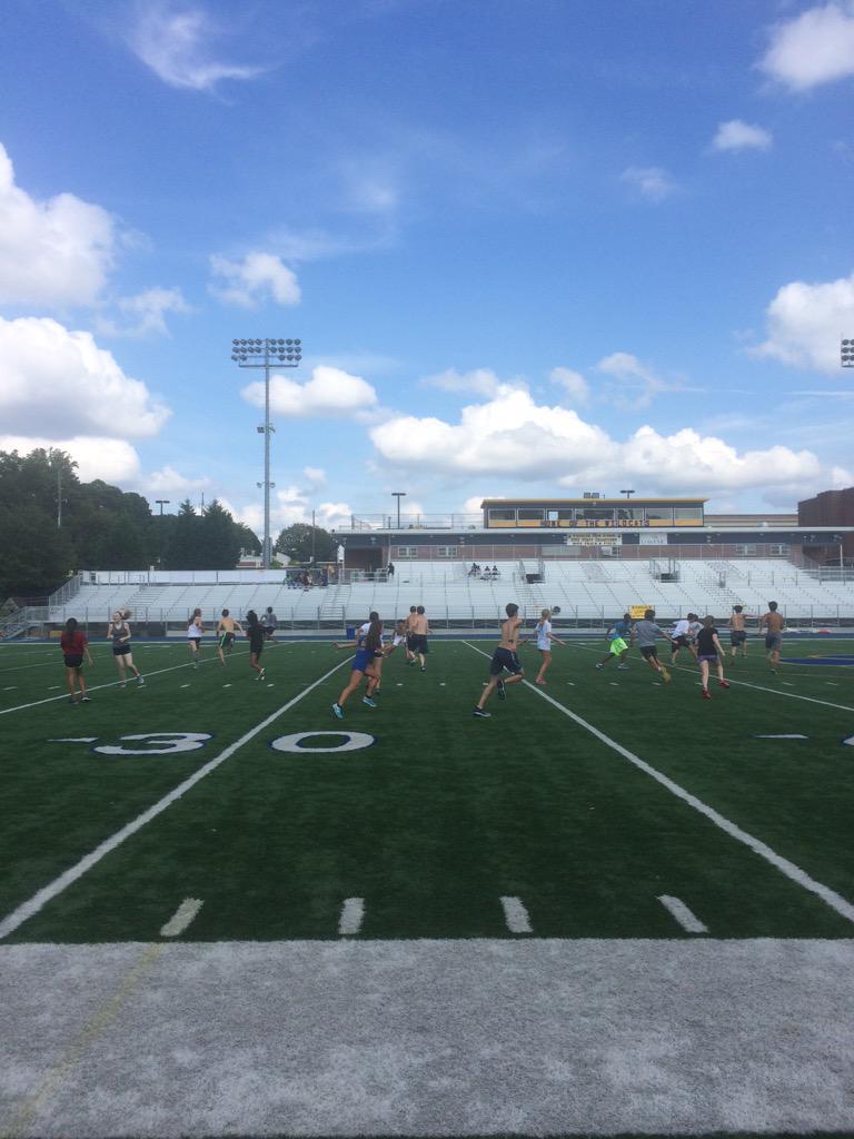 Wheeler_XC's tweet photo. It's Friday! Competitive game of sharks and minnows happening #teambonding #speedtraining #ish http://t.co/U6Sy4N61o4