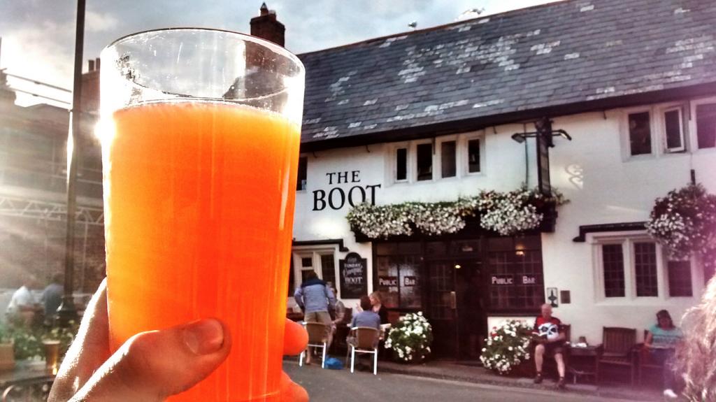 andydoveguitar's tweet image. Missing this fine establishment and its bright orange cider  @TheBootInn #mustgobacksoon #bewareofthechillicheese