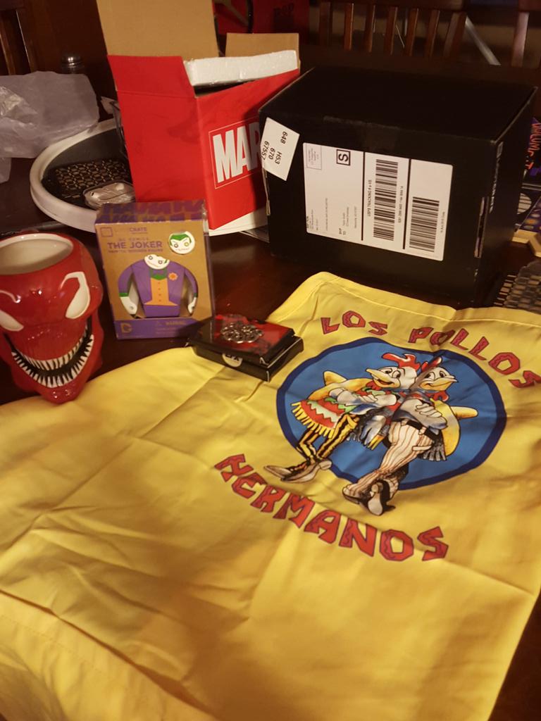 ColorlessFox's tweet image. Oh I love #lootcrate 😍