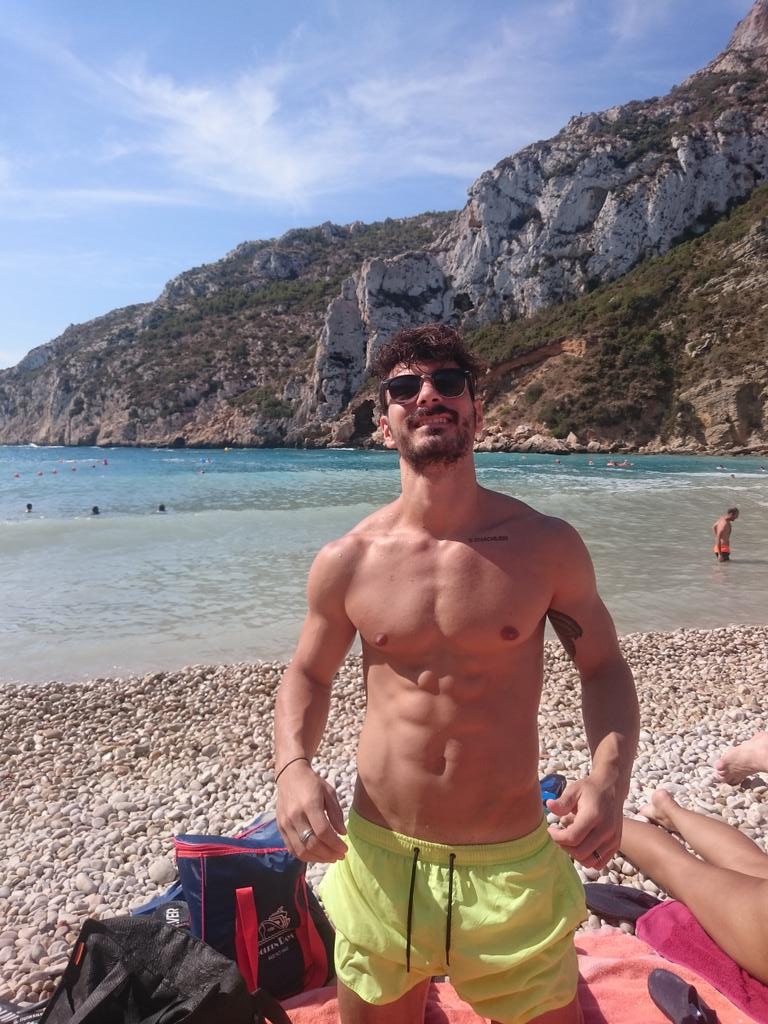 CarlosPedron91's tweet photo. Día en familia por la cala de granadella 👌👌👌 http://t.co/MJEuVoG6r7