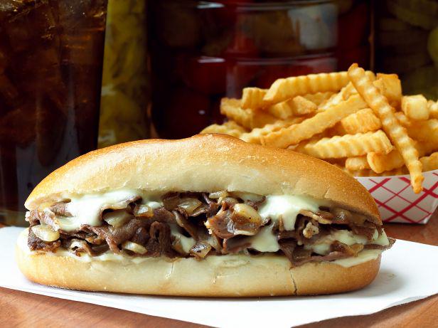 FoodNetwork's tweet photo. If you're heading to Philly, use our guide to find the ultimate cheesesteaks: http://t.co/nRd989in5A! http://t.co/0j4LVj56rl